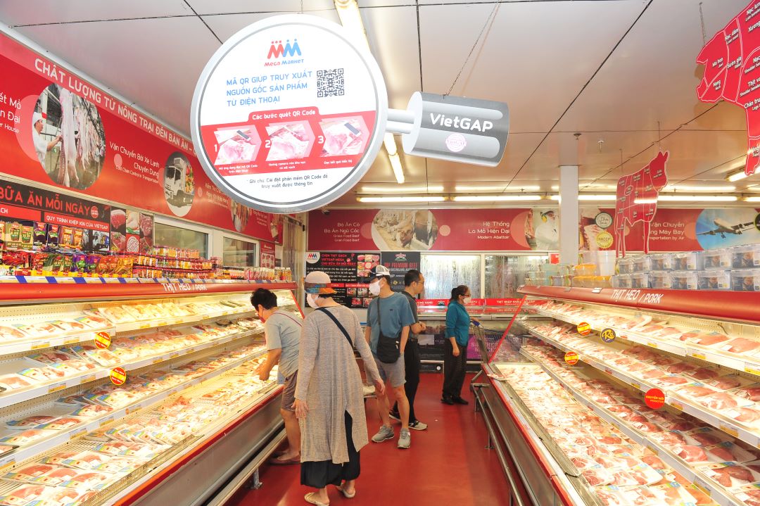MM Mega Market cam kết chia sẻ cùng các hộ chăn nuôi heo nhằm thúc đẩy sản phẩm thịt sạch với giá bình ổn.